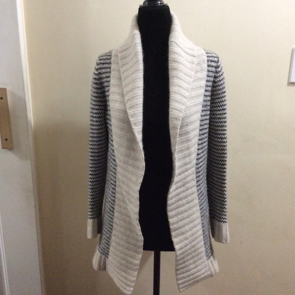 Gorgeous 💖New Scotland 100% Pure Cashmere cardigan